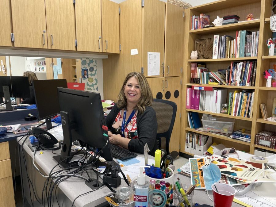 Ms. Suzanne Shelton joins Art department